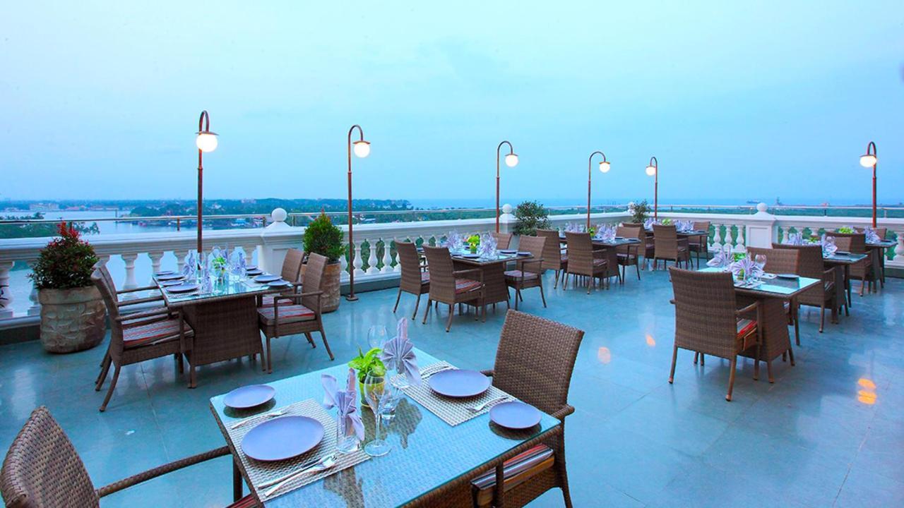 Le Maritime, Kochi By Westbridge Hotel Exterior photo